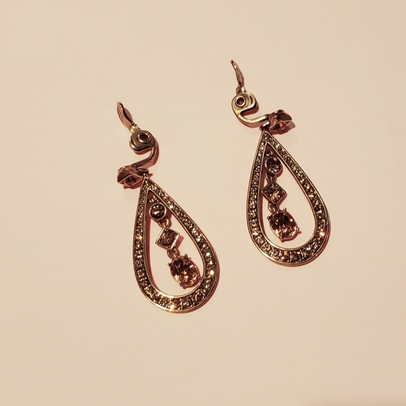 Signed Monet Vintage clip on Earrings! - Picture 8 of 11